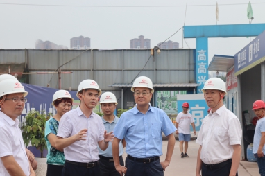 集團(tuán)公司董事長(zhǎng)鄧華帶隊(duì)前往內(nèi)江市、隆昌市考察紡織、糧食儲(chǔ)運(yùn)、撬裝加油等項(xiàng)目