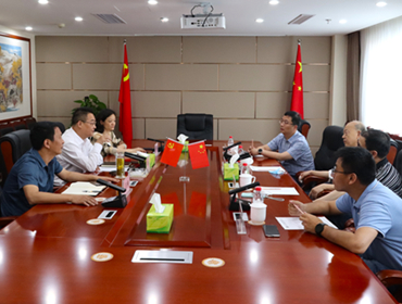 鄧華會(huì)見(jiàn)四川大學(xué)教授葉光斗、巨石集團(tuán)成都有限公司執(zhí)行董事、總經(jīng)理陳杰等一行