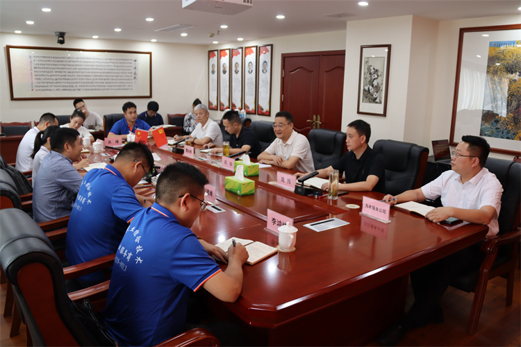 鄧華會(huì)見蒙牛集團(tuán)常溫營(yíng)銷中心、成都天杰有機(jī)農(nóng)業(yè)發(fā)展有限公司相關(guān)負(fù)責(zé)人一行