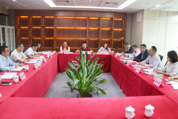 鄧華應(yīng)邀前往廣弘百創(chuàng)供應(yīng)鏈服務(wù)（海南）有限公司、南海商品交易中心洽談合作事宜