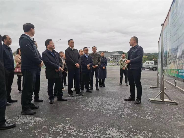 自貢市人大常委會副主任、民建自貢市委主委王孝謙一行考察四川供銷西南冷鏈物流基地