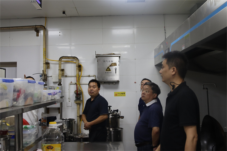 省供銷社黨組成員、理事會副主任向偉益帶隊檢查指導棉麻集團安全生產(chǎn)工作
